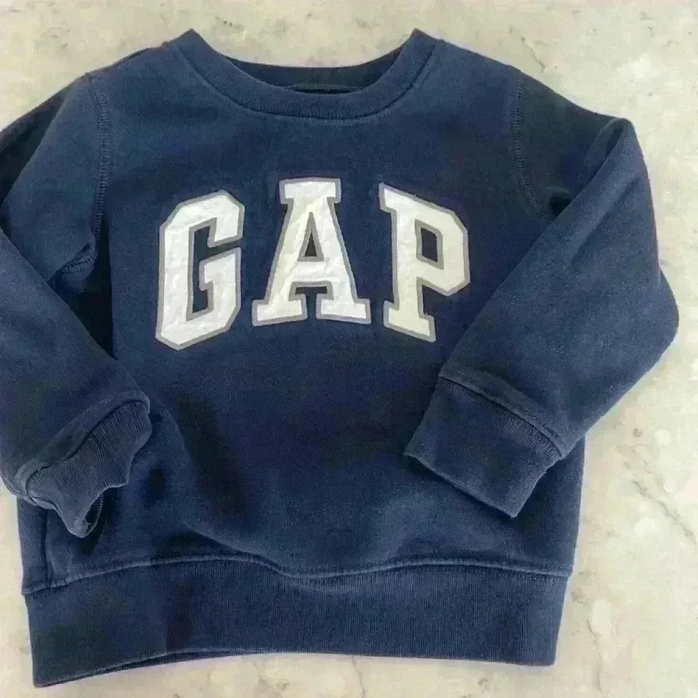 GAP logo crewneck